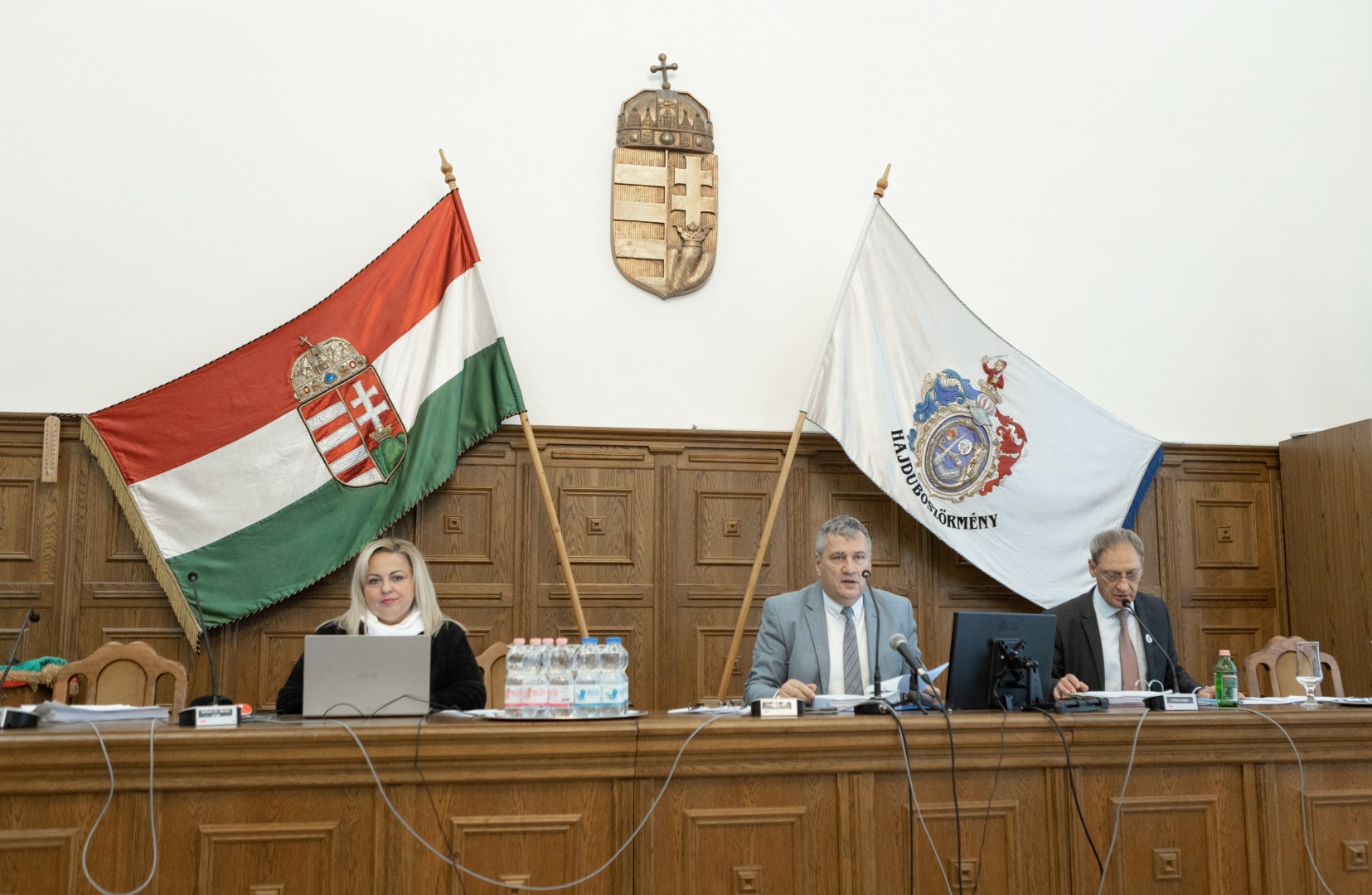 Képviselő-testületi ülés a hivatalban