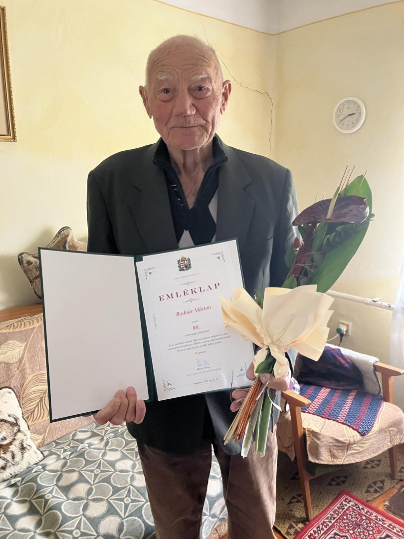 Születésnapi köszöntés a 90 éves Bodnár Mártonnak 