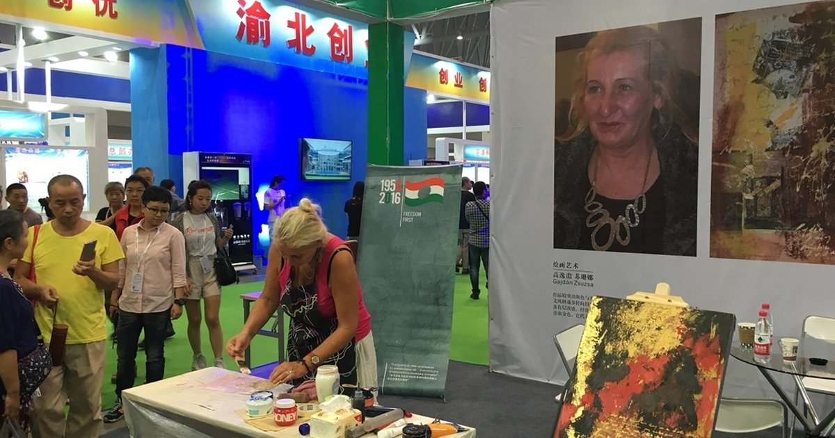Hajdúböszörményi festőművész Kínában