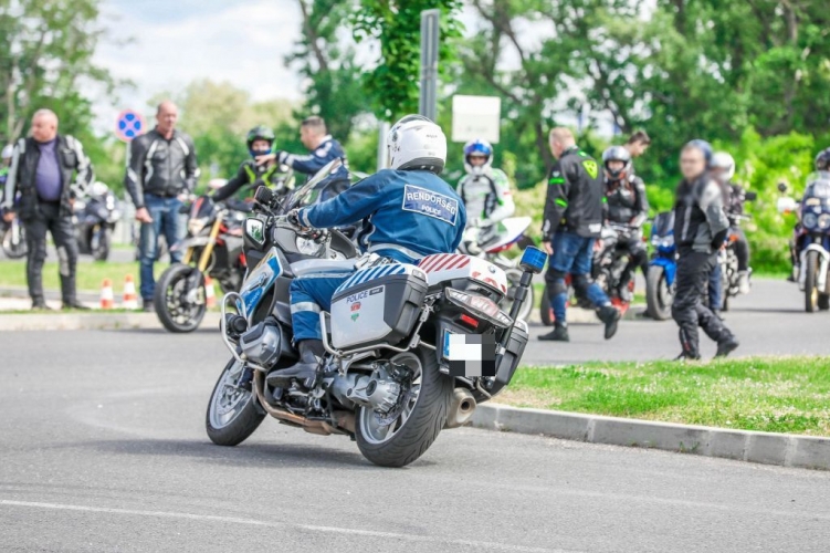 A Hajdúböszörményi Rendőrkapitányság felhívja a figyelmet a motorkerékpáros közlekedés veszélyeire!